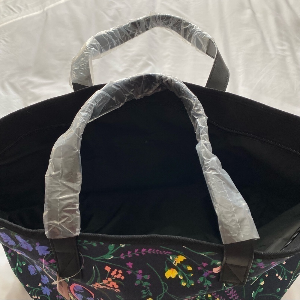 New w/Tag Victoriaβs Secret weekender beach flora print spacious bag - Picture 6 of 15